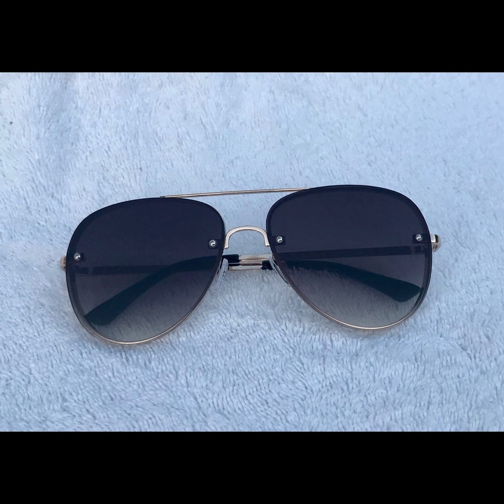 Oversized aviator sunglasses (black)